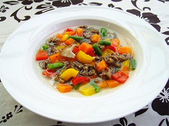 馬肉と季節の野菜スープ